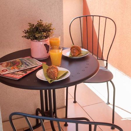 Sunny Home Near Bud With 2Br, Ac And Free Parking 베체스 외부 사진